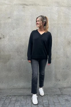 Cooper V Neck Cashmere Jumper Black