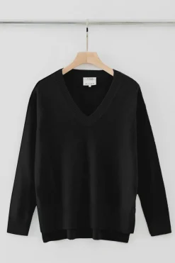 N.21 100% Cashmere Oversized High Low V Neck Black