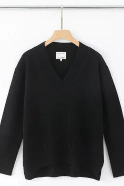 N.84 Cashmere Blend Oversized V Neck - Black